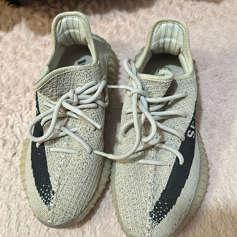 AUTHENTIC  YEEZY BOOST 350 V2 SLATE BOX INCLUDED